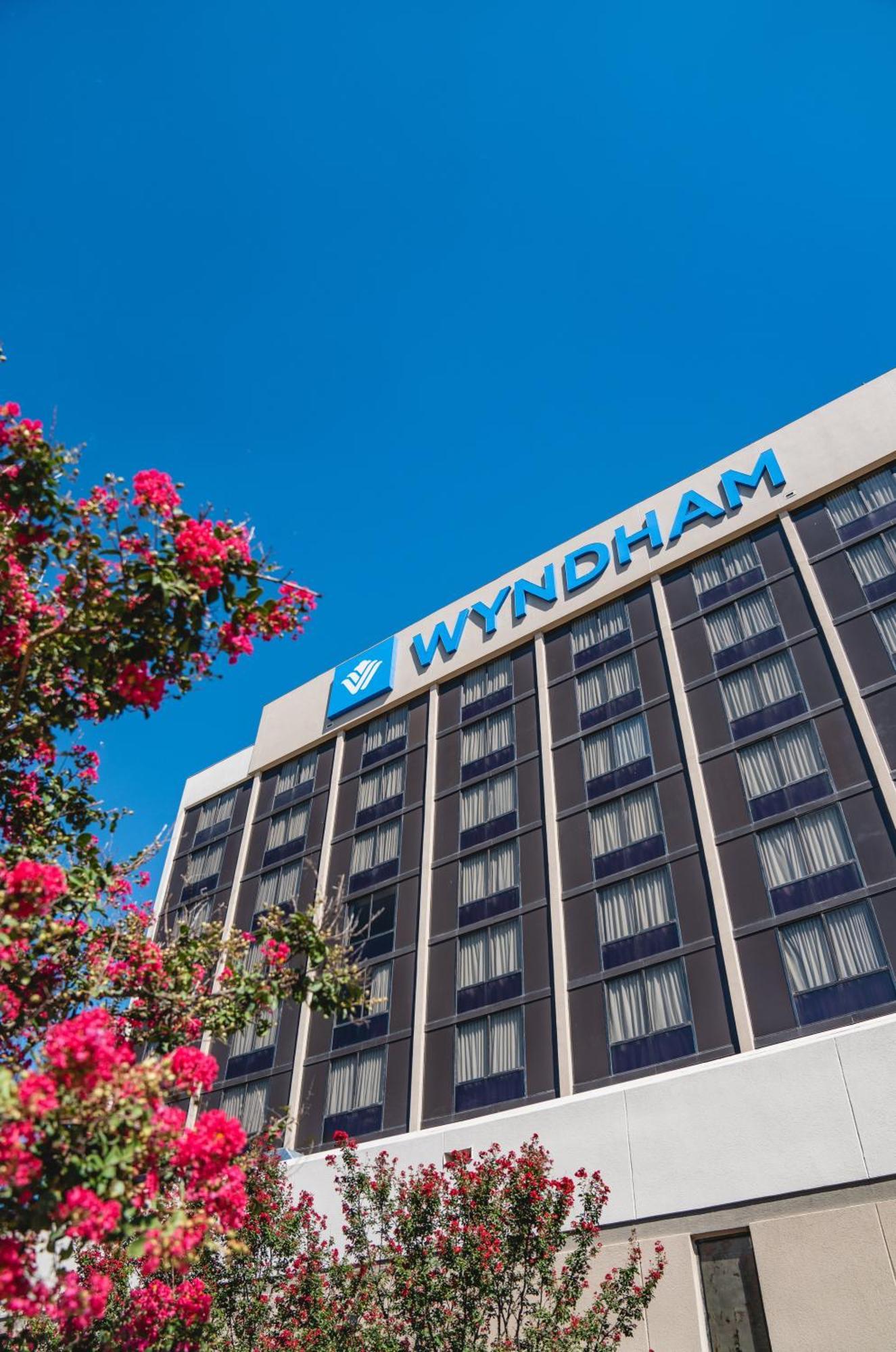Wyndham Fort Smith City Center Exterior photo